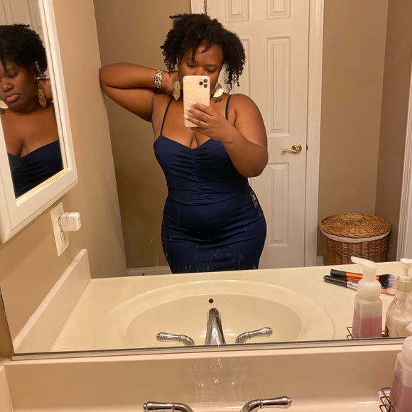 Meet your Posher, Dee - Picture 3 of 9